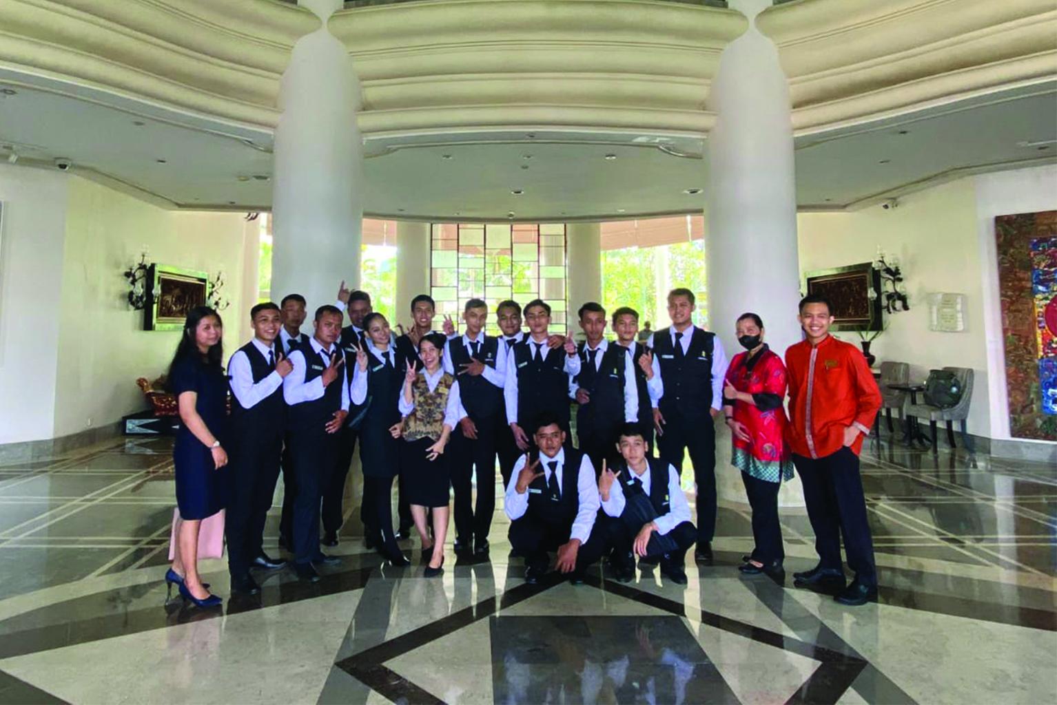 TABLE MANNER & HOTEL TOUR at Meliá Purosani Yogyakarta